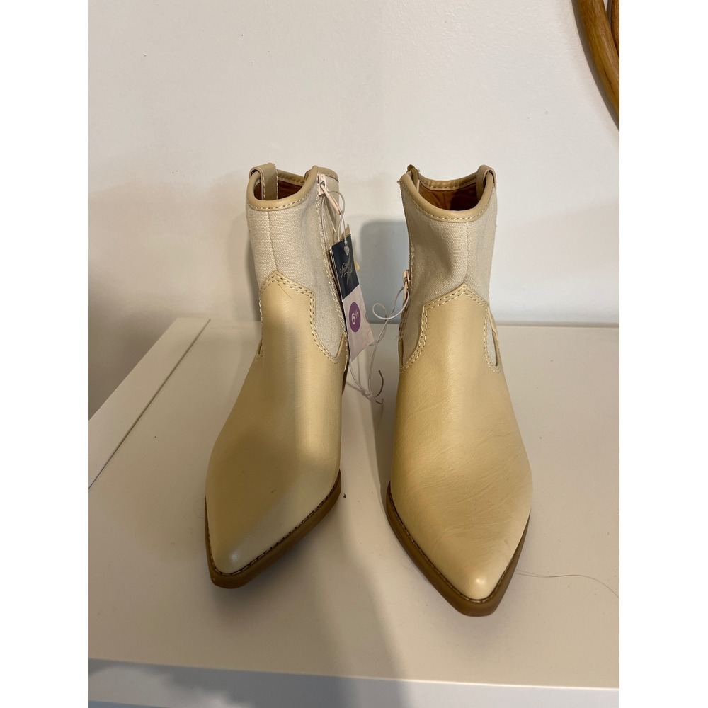 Universal Thread Kay Western Ankle Boots Off White Canvas Mixed Media Size 6.5